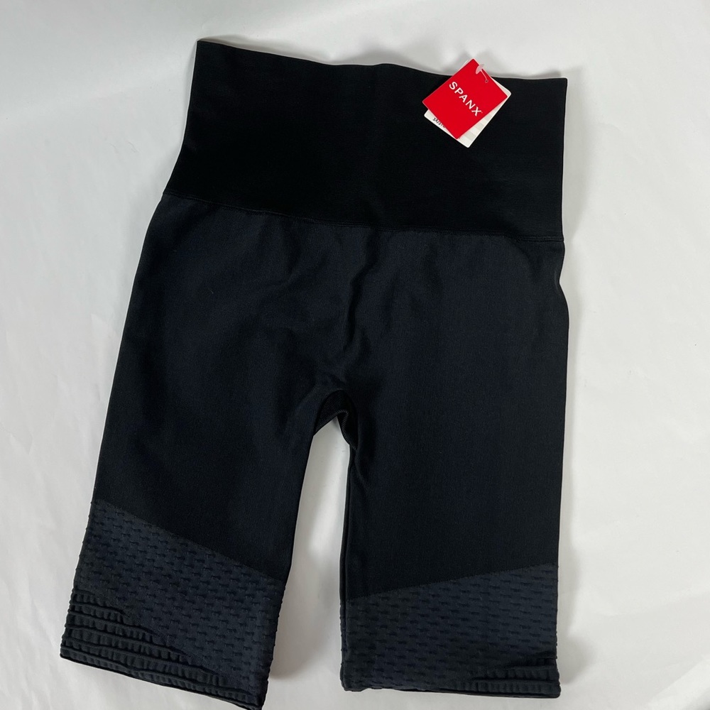 Spanx Very Black Look At Me Now Seamless Moto Leggings - Picture 6 of 8